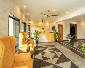 Lime Tree Hotel & One Bhk Serviced Apartment Noida Grand Central Next To Sector 51 Metro - Noida - Lobby