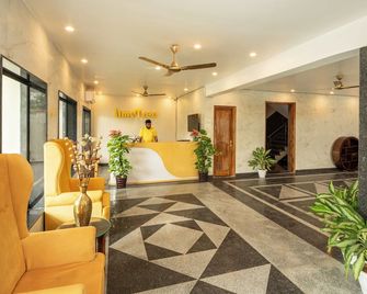 لايم تري هوت آند آو ايتش كي سيرفيسد أبارتمنت - نويدا سكتور 50 مترو - نويدا - ردهة