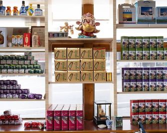 Alishan | Double Room near Fenqihu Old Street | Bus Access | 新天山茶業民宿雙人房 - Chiayi - Tienda