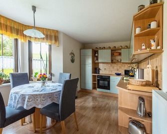 Vacation apartment in a secluded location directly by the forest. - Eichigt - Restaurant