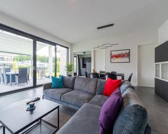 Villa With Covered Terrace And Jetty On The Water - Zeewolde