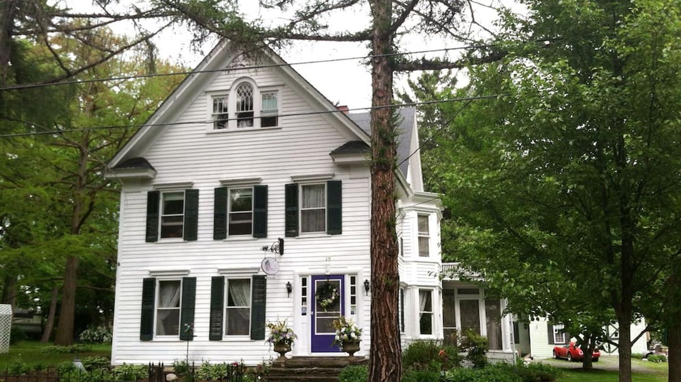 18 Vine Inn & Carriage House