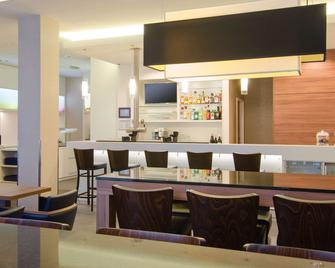 Hampton by Hilton Nuremberg City Centre - נורמברג - בר