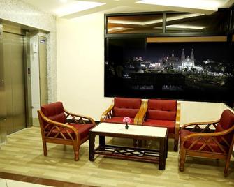 Hotel Seagate - Velankanni - Living room