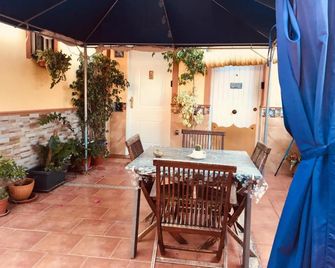 Cool Garden and Suite Terraza íntima y calma en Mairena del Aljarafe - Aljarafe - Patio