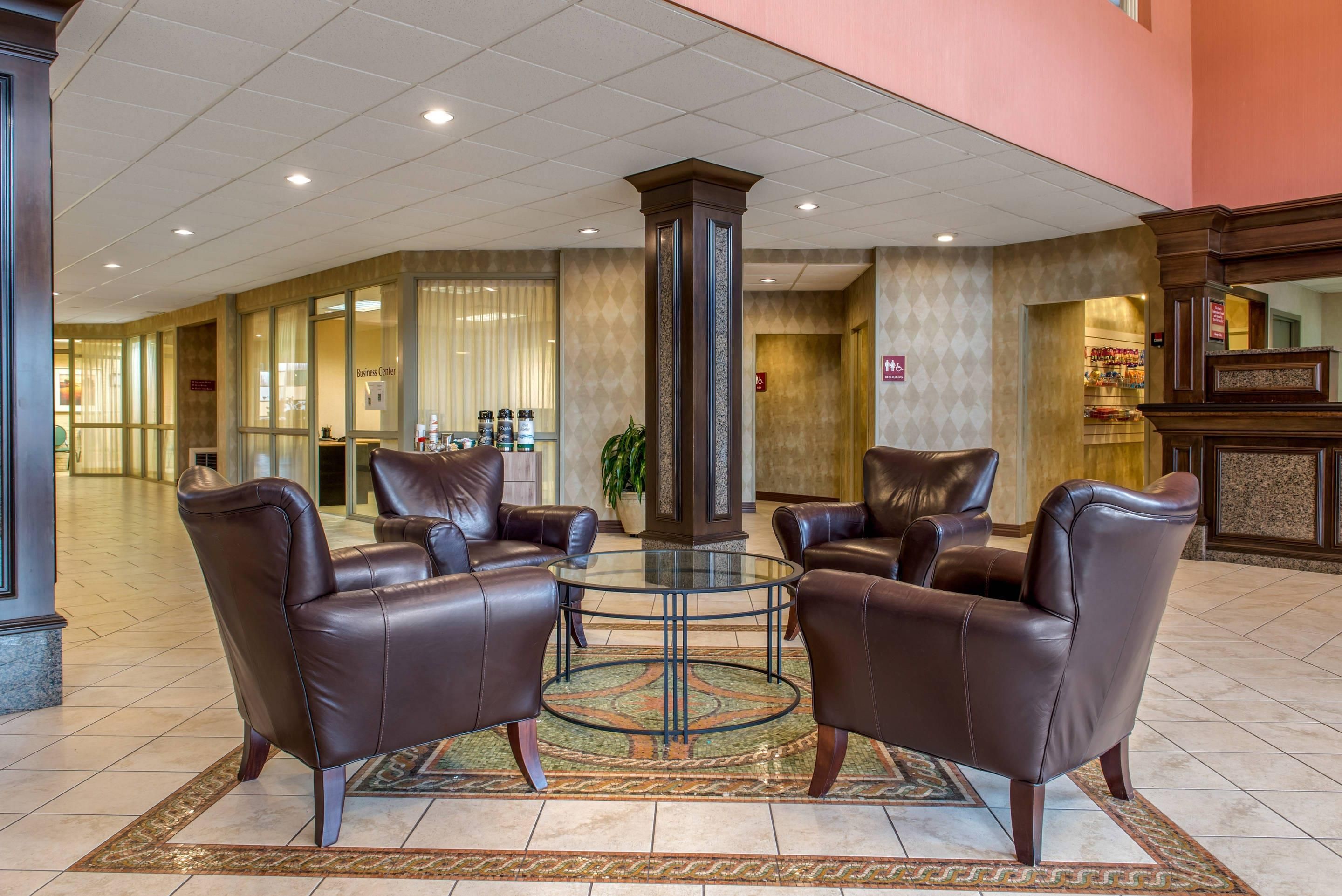Quality Hotel Conference Center Cincinnati Blue Ash - Cincinnati - Lobby