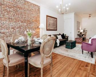 The Courier Rooms: Historic charm and luxury - Yarmouth - Dining room