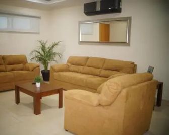 Casa Luna Suites - La Paz - Olohuone