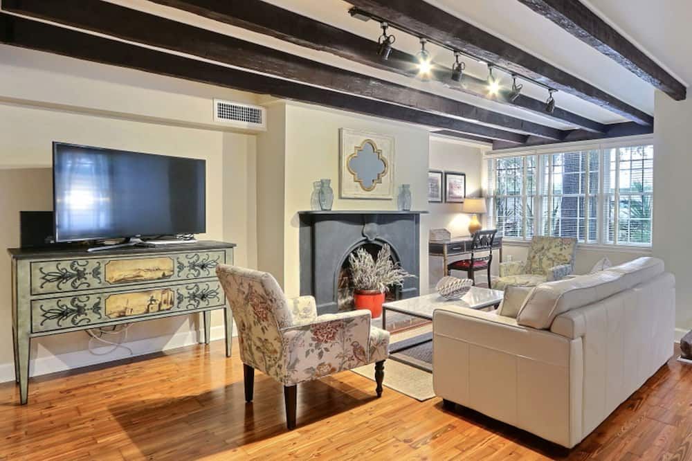 Heated Pool Access | 5Clean | Flex Cancelation - סאוואנה - סלון