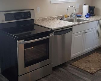 Perfect for one or two people . Great location. Close to both hospitals - Rome - Kitchen