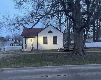 State Street House; 3-Br House; Pets Welcome; Litchfield - Litchfield - Будівля