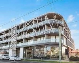 Essendon North Sanctuary by Ready Set Stay - Essendon North - Edificio