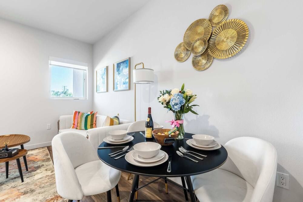 Chic 1BD in W Hollywood | Free Parking, Gym&Lounge - Los Angeles - Essbereich