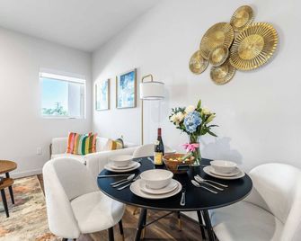 Chic 1BD in W Hollywood | Free Parking, Gym&Lounge - לוס אנג'לס - חדר אוכל