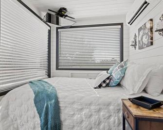 New Wilderness Hideout-Cozy Container Home - Fredericksburg - Habitación