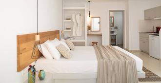 Proteas Hotel & Suites - Agios Prokopios - Schlafzimmer
