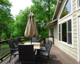 Beautiful lakehome on picturesque Cedar Lake! - Aitkin - Balcony