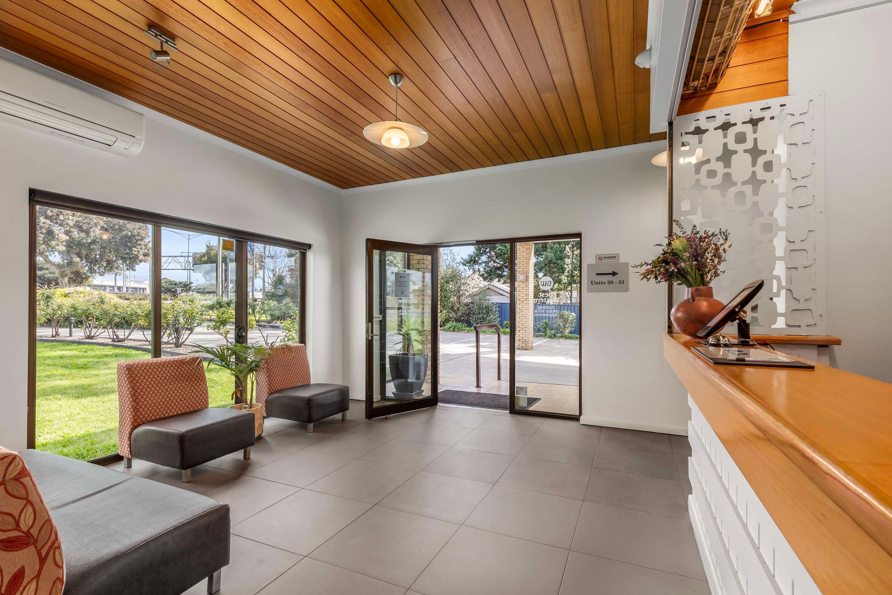 بست ويسترن جيلونج موتور إن آند سيرفي...