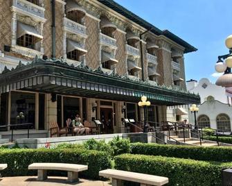 The Razorback at 1611 Residences - Hot Springs - Building