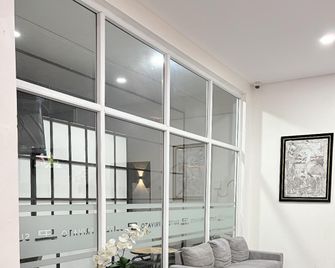 Privato Suite Purwokerto - Purwokerto - Лоббі