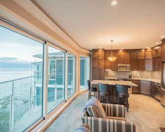 Sookepoint Ocean Cottage Resort - Sooke - Kitchen