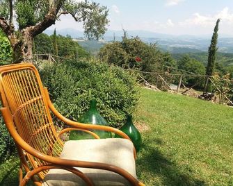 Farmhouse Montesalce-Blue Apartment - Gubbio - Innenhof