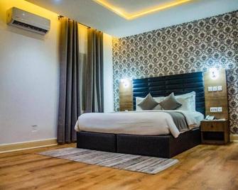 Crownsville Hotel - Airport Road - Port Harcourt - Schlafzimmer