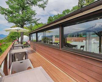 Mt.Shakushi Gateway Camp - Oshino - Balcón