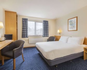 Days Inn by Wyndham Magor - Caldicot - Спальня