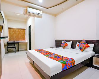 Fabhotel Regent Inn - Pune - Bedroom