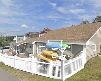 Newfound Lake 5 Br/2.5 Bathroom w/ gameroom. Former Rec Hall To Bungalo Village - Bristol