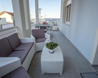 Kalì Apartment Directly On The Beach Of San Mauro Mare - San Mauro a Mare - Varanda