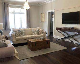 Belmore Cottage - Historic home in Central South - Armidale - Sala de estar