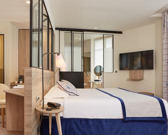 Hotel de Sevigne - Paris - Bedroom