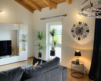 Thuringian Forest residence town Schleusingen - Pets allowed! - Schleusingen - Wohnzimmer