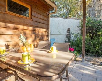 Holiday Home Magali by Interhome - Hyères - Patio