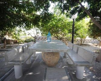 Villa Venus Milos - Adamantas