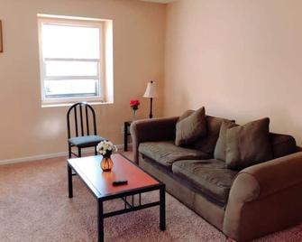 Beautiful Apartment Gem in Historical Downtown Area!! - Greensboro - Living room