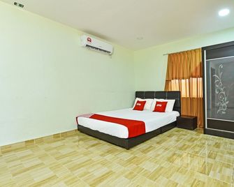 OYO 90315 Chalet Pantai Rantau Panjang - Kuala Rompin