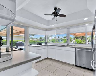 6341 Managed By Brampton Park - Pompano Beach - Kitchen