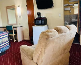 Budget inn motel perrysburg oh - Millbury - Living room