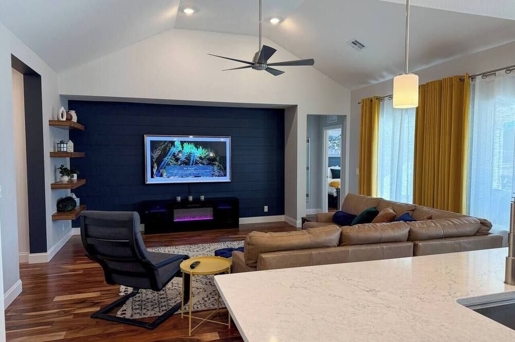 Your Perfect Home Away From Home · Owasso, Ok - Owasso - Wohnzimmer