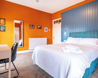 The Bell Hotel - Skegness - Bedroom