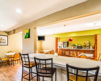 Quality Inn Carbondale University area - Carbondale - Dining room