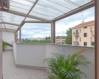 Rrrapido Hotel - Sesto San Giovanni - Balcón