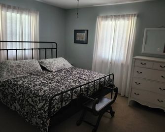 Where Comfort Meets Character – A Sweet 2-Bedroom Hideaway - Excelsior Springs - Habitación
