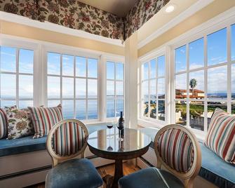 Spindrift Inn - Monterey - Living room