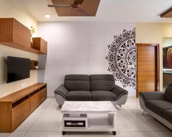 Bliss Serviced Apartment - Mysore - Living room