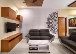 Bliss Serviced Apartment - Mysore - Living room