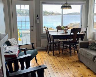 Prospect Bay Oceanfront - Close to Halifax/Peggy's Cove & More\nSTR2425B0763 - Peggy's Cove - Living room